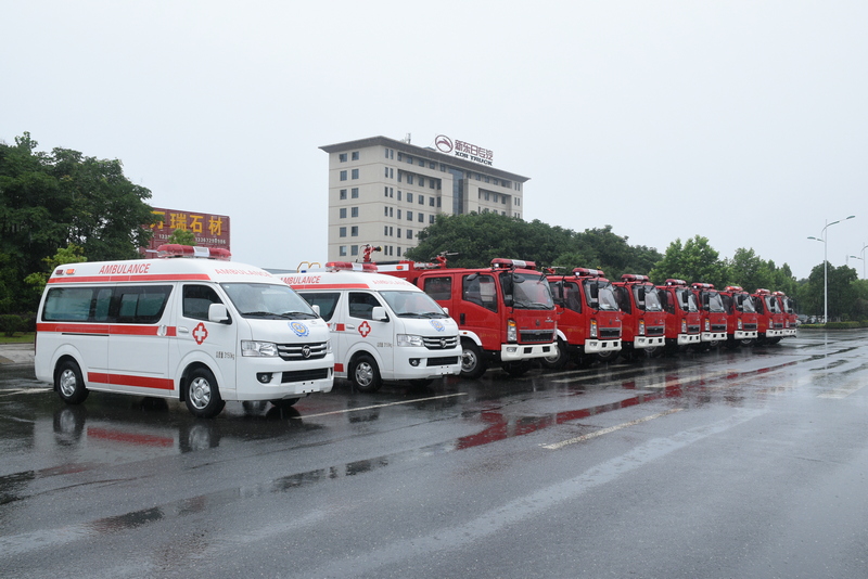 2輛福田G7救護車 10輛豪沃消防車 出口檢驗合格準備發(fā)車啦